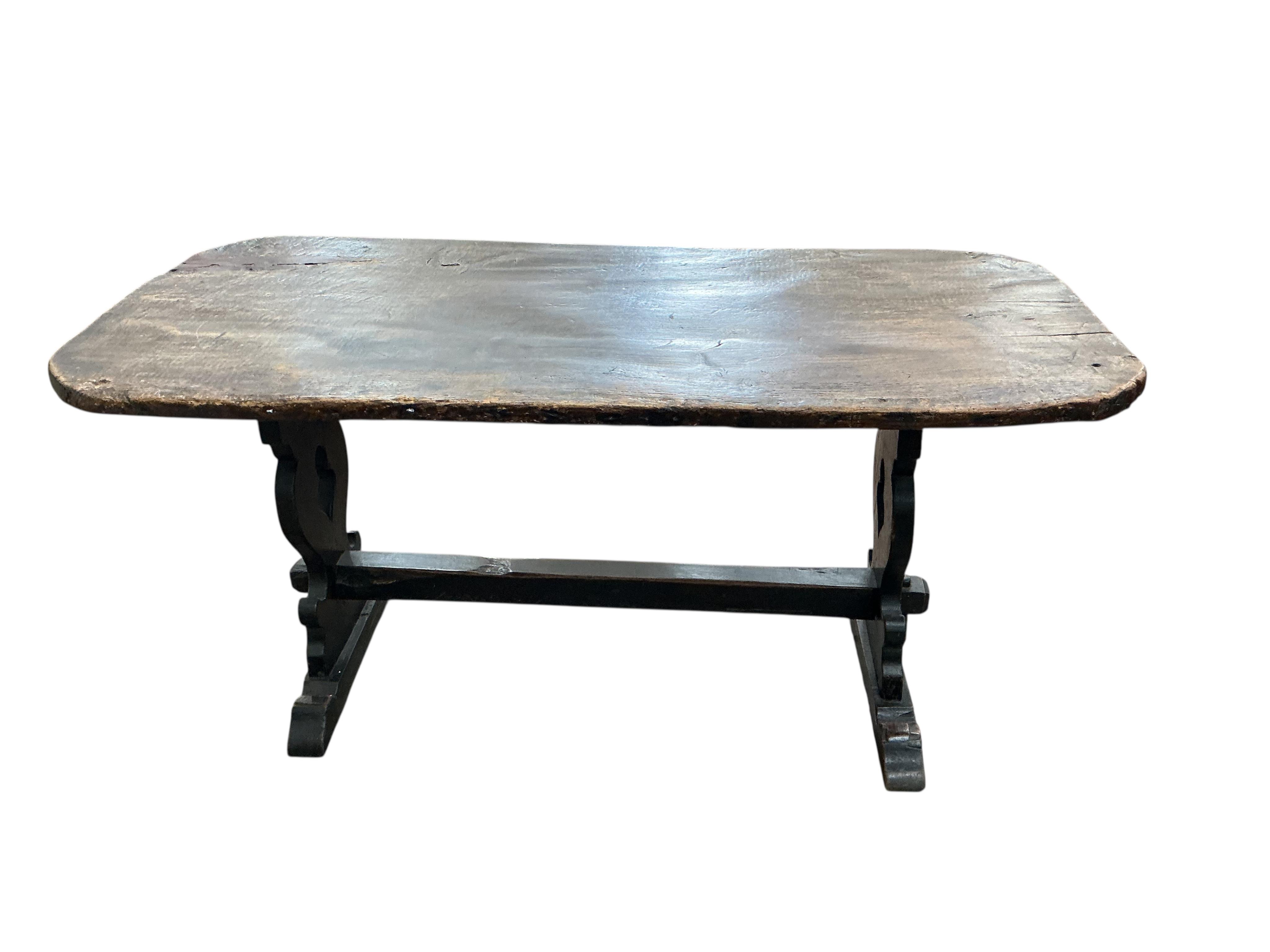 A 19th century oak tavern table, width 150cm, depth 69cm, height 73cm